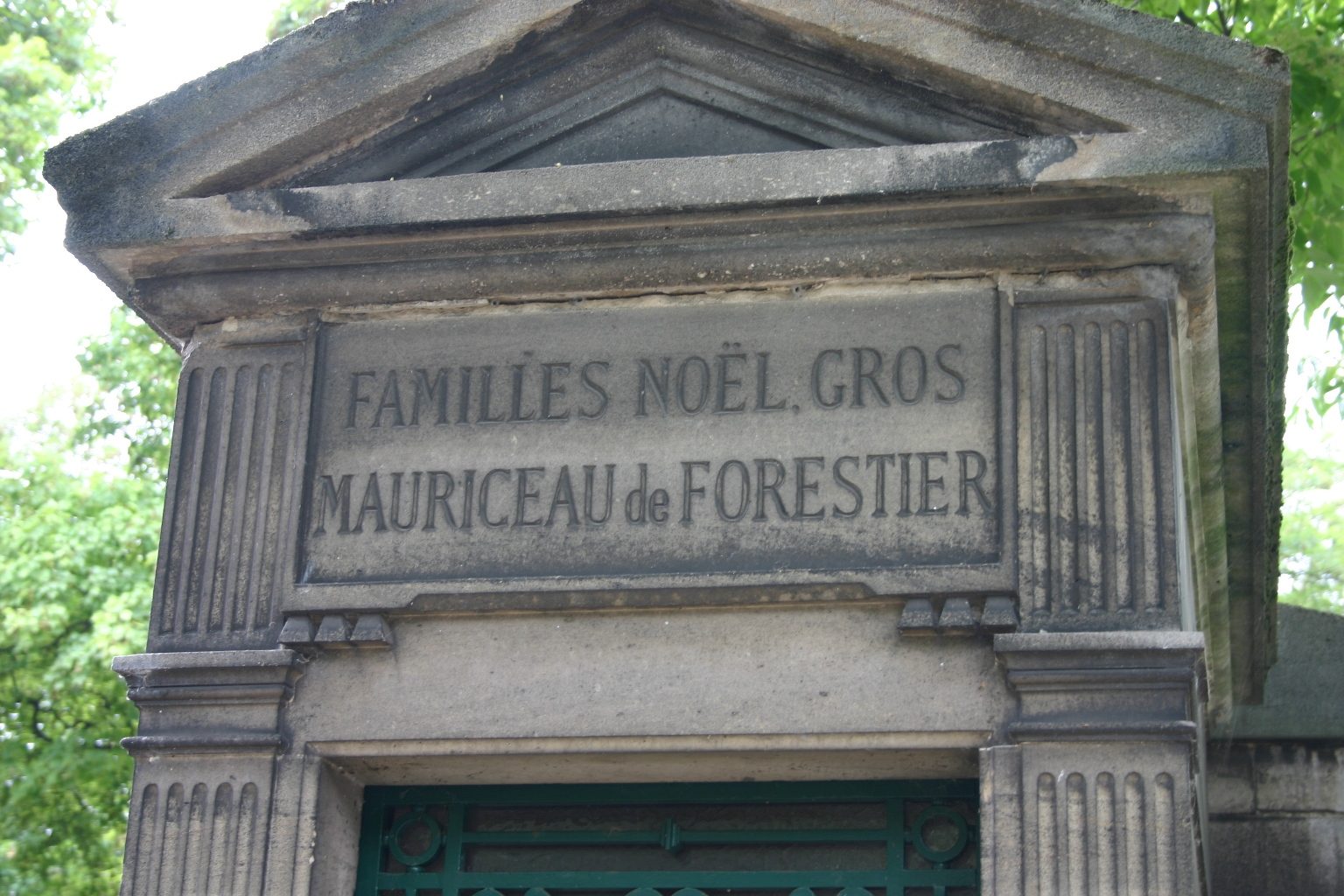 Suzanne Noel's tomb and memorial tablet, Montmartre Cemetery, Paris (2).JPG